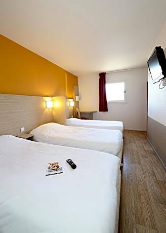 Quadruple Room (4 single beds)