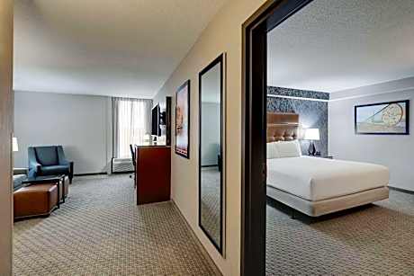 King Suite with Sofa Bed - Accessible, Tub