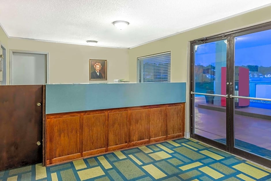 Days Inn by Wyndham Hannibal