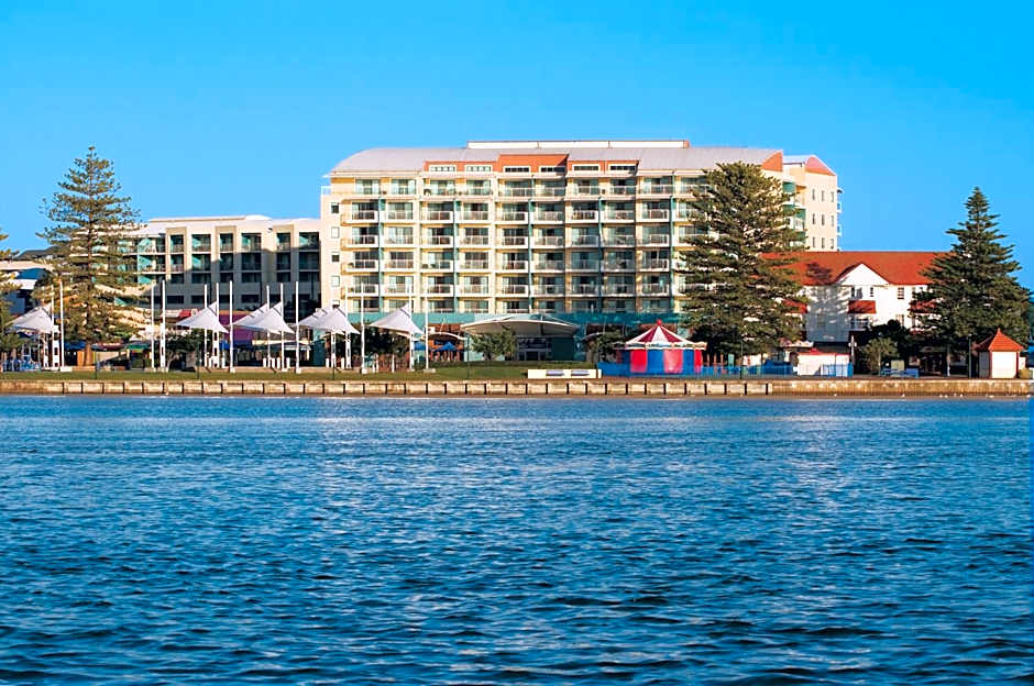 Oaks The Entrance Waterfront Suites