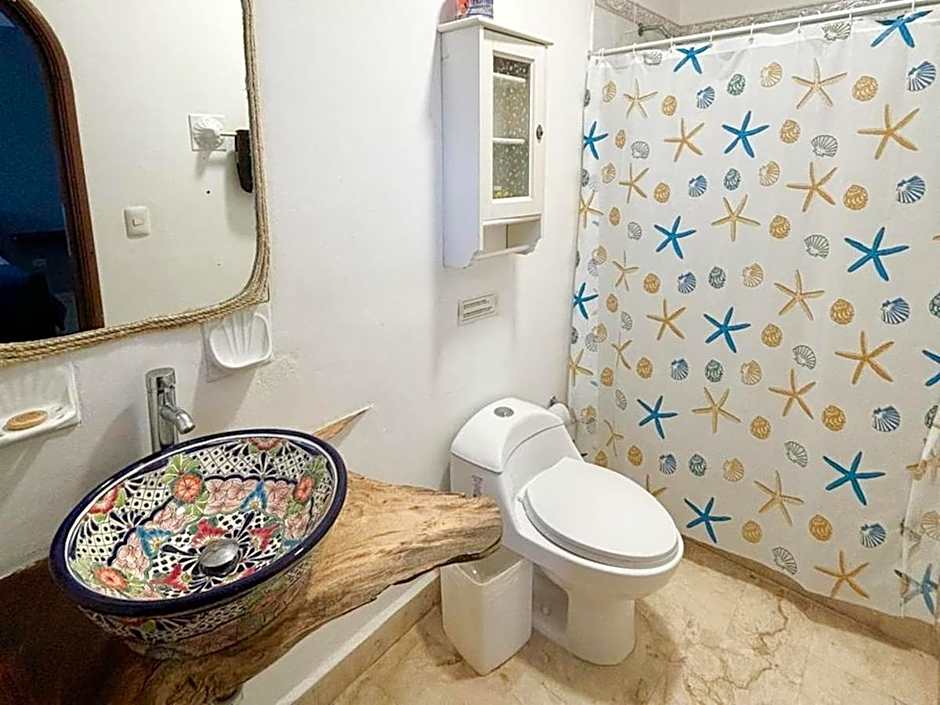Spacious King Room near Beach & Quinta