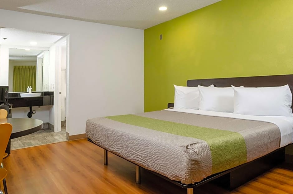 Studio 6-Fresno, CA - Extended Stay