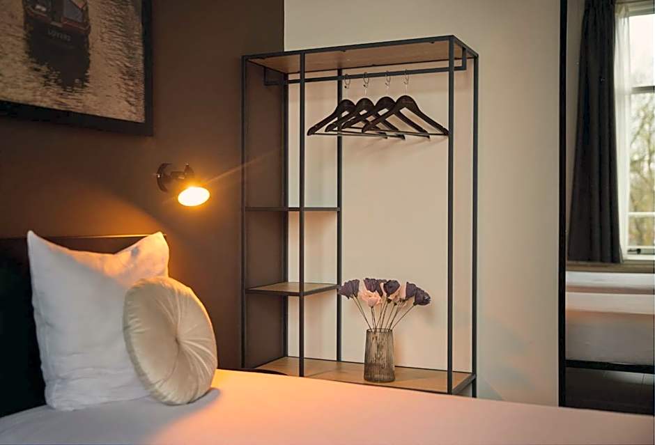 Photo 1 of 6 of 2 Beds, Canal View