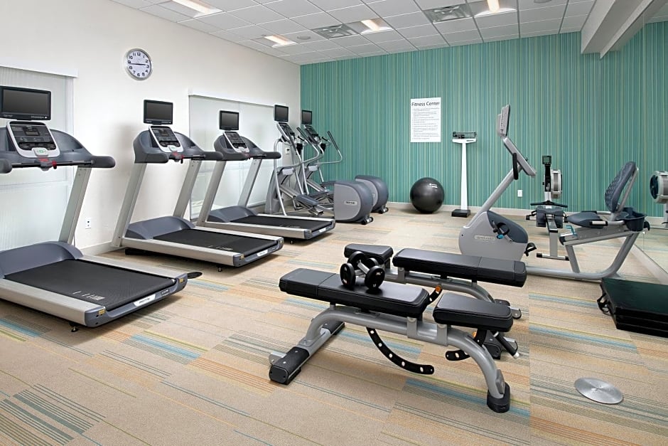 Holiday Inn Express & Suites North Brunswick By IHG