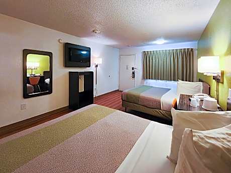 2 Full Beds | ADA/RI Shower/Micfridge