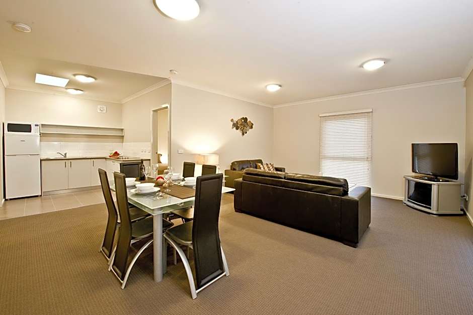 Moonlight Bay Apartments