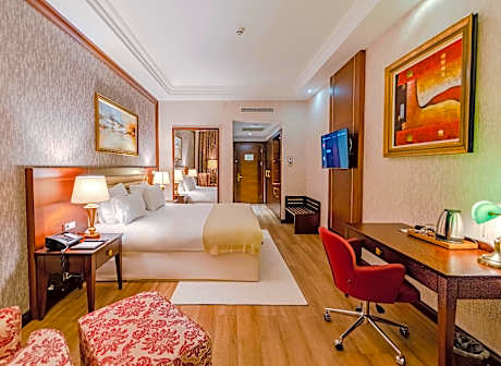 Deluxe Mountain View King Room