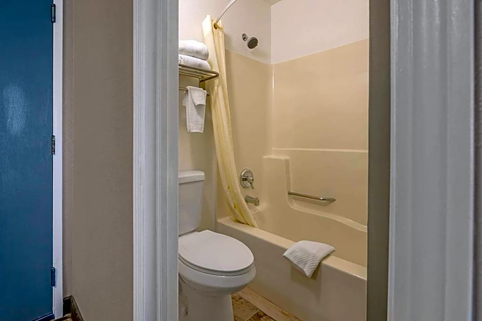 Quality Inn Mauston I-90