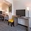 La Quinta Inn & Suites by Wyndham Arlington North Six Flags Drive