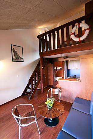 Apartment (2 Adults + 3 Children) (L)