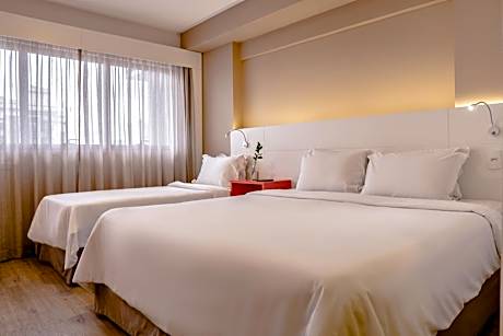 Luxury Triple - 1 Queen Bed and 1 Single Bed