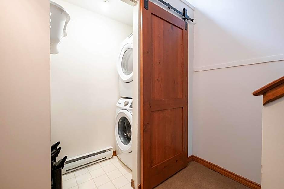 Blackcomb Greens by Outpost Whistler