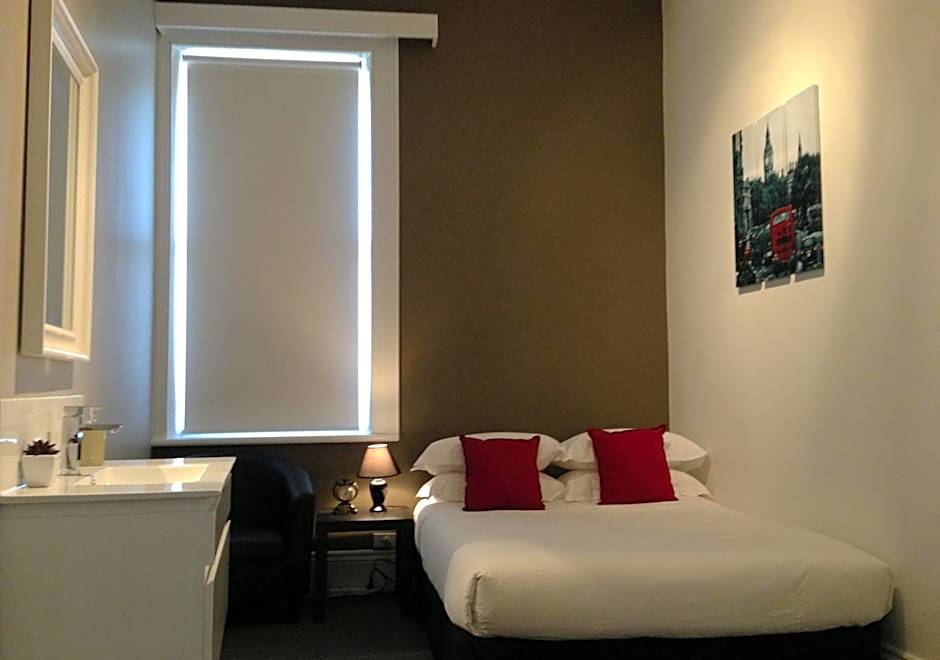 Centennial Inn on Bathurst