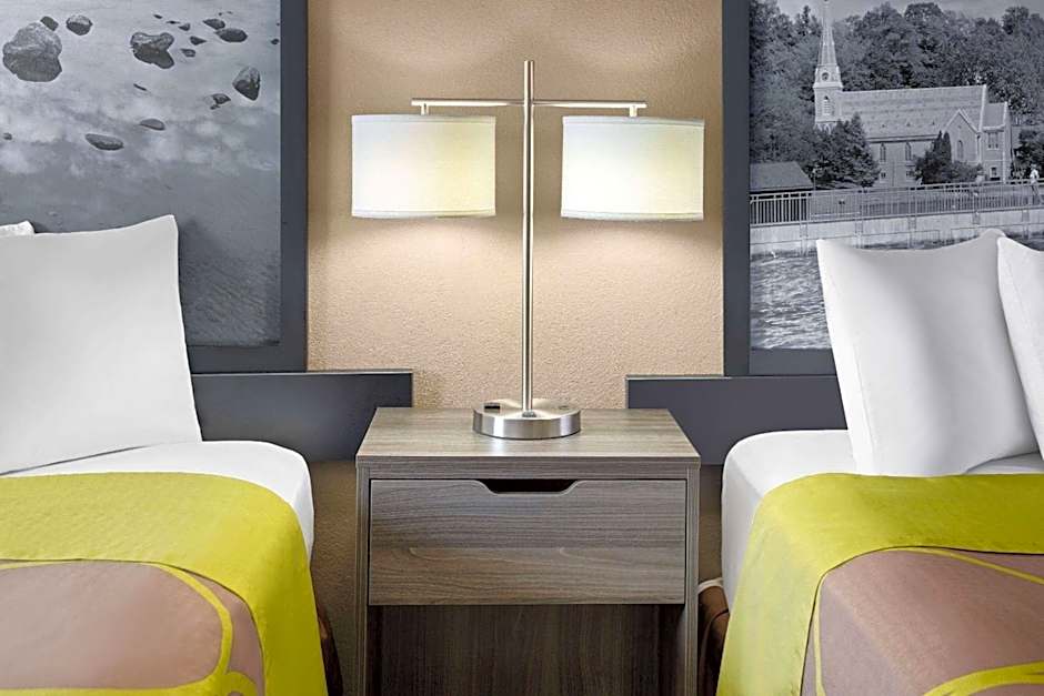 Super 8 by Wyndham Henrietta/Rochester Area