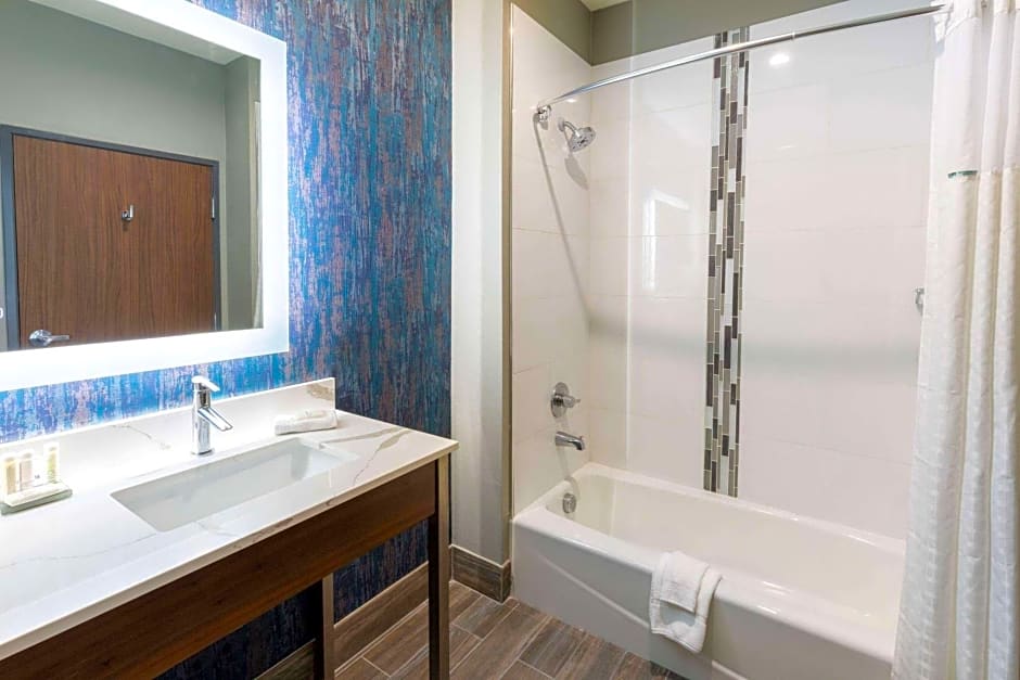  La Quinta Inn & Suites by Wyndham Dallas - Frisco Stadium