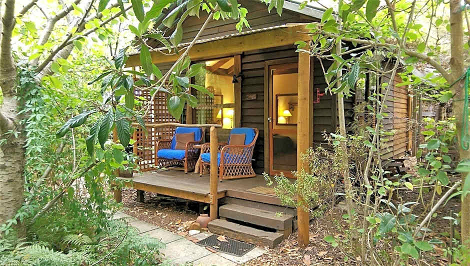 Black Cockatoo Lodge