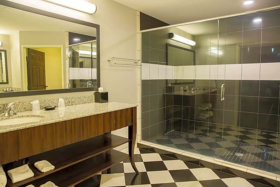 Evangeline Downs Hotel, Ascend Hotel Collection