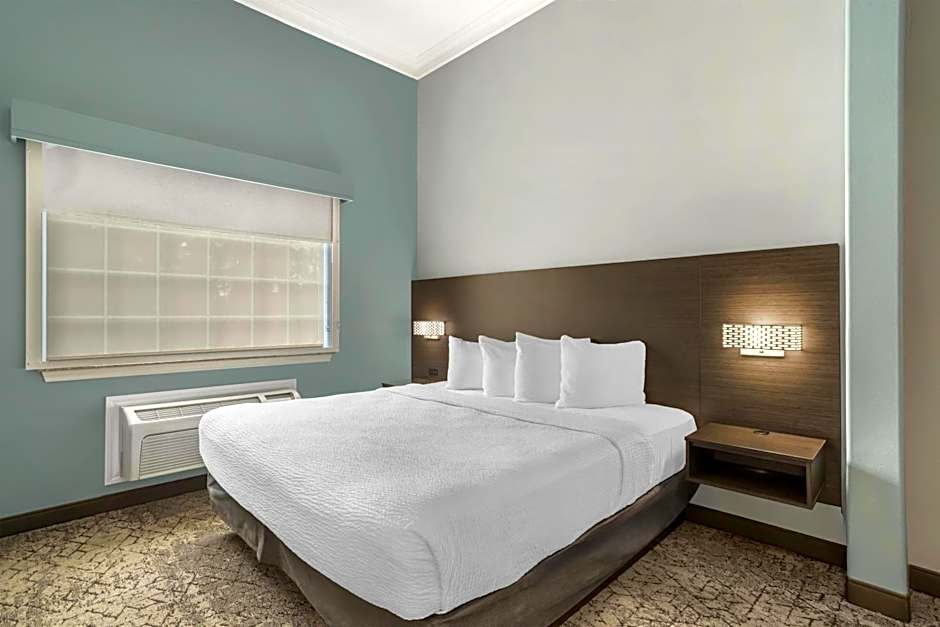 Best Western Plus New Caney Inn & Suites