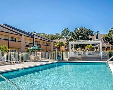 Quality Inn & Suites Pensacola Bayview