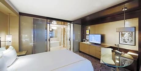 Signature King Room with River View - Smoking