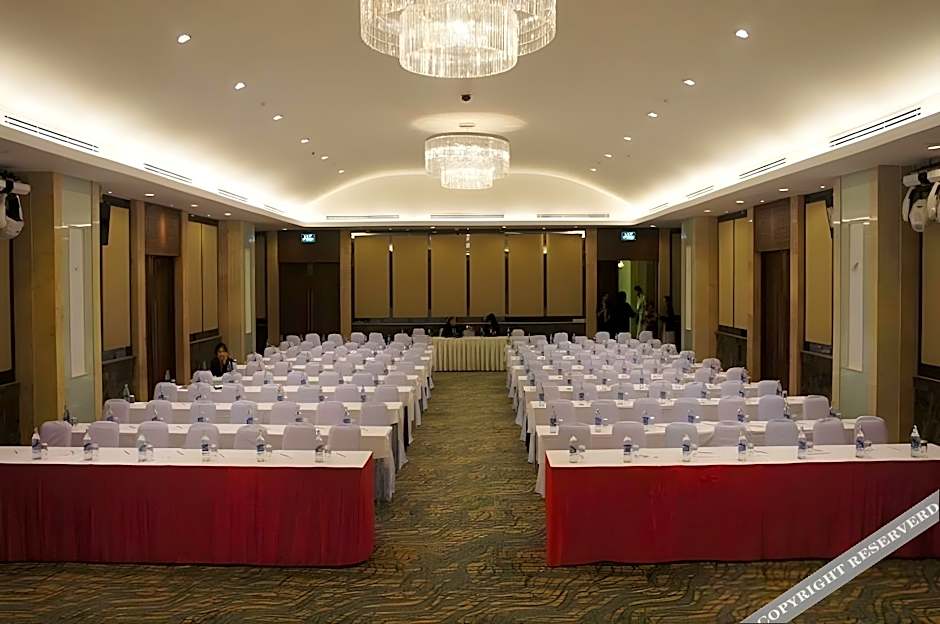 Lee Gardens Plaza Hotel (SHA Extra Plus)