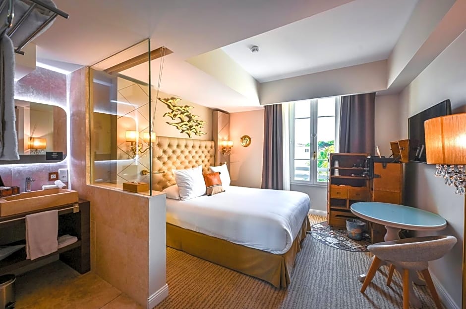 Grand Hotel Des Sablettes Plage, Curio Collection By Hilton