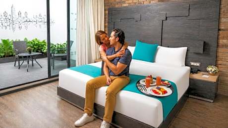 Queen Suite with Spa Bath