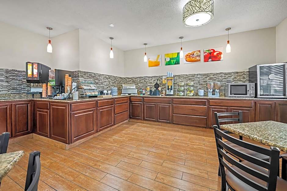 Quality Inn Dubuque on Hwy 20