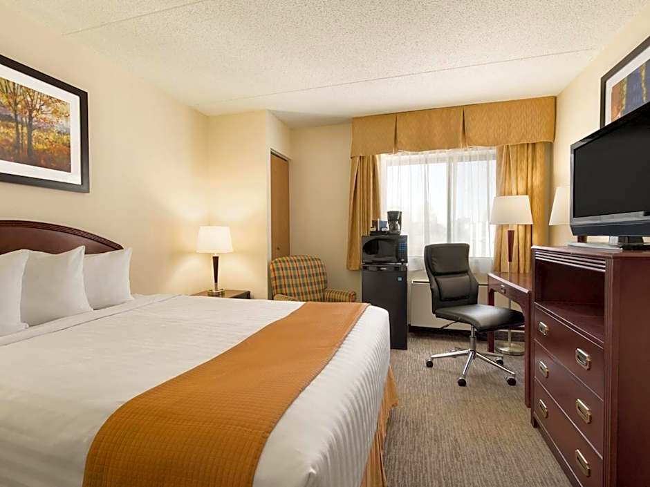 Travelodge by Wyndham Edmonton South