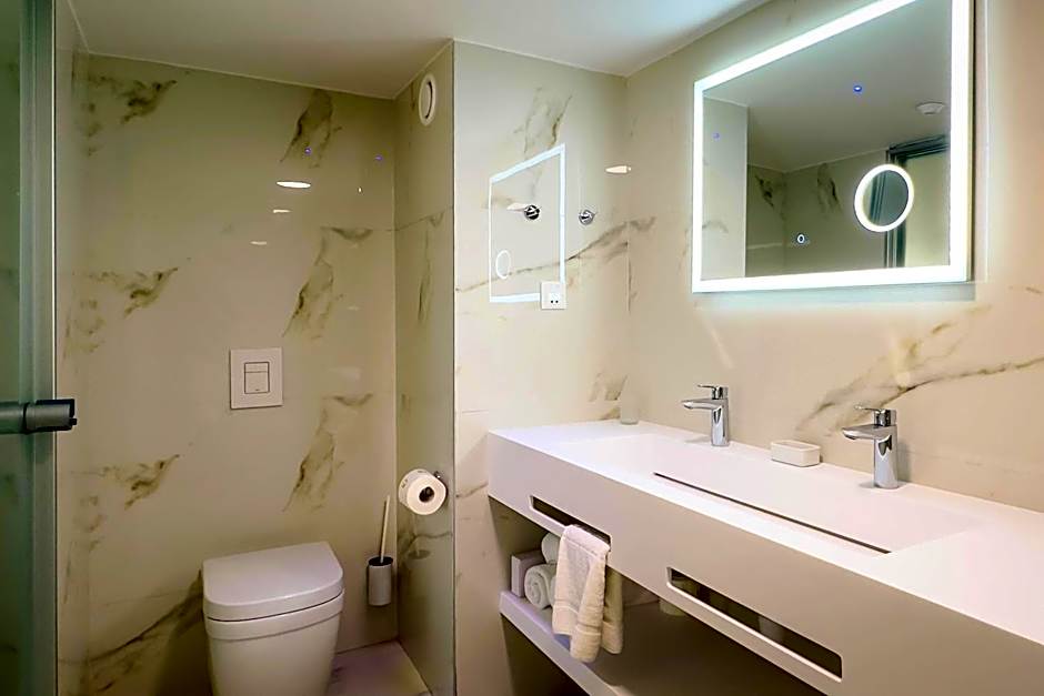 Cavo Maris Beach Hotel