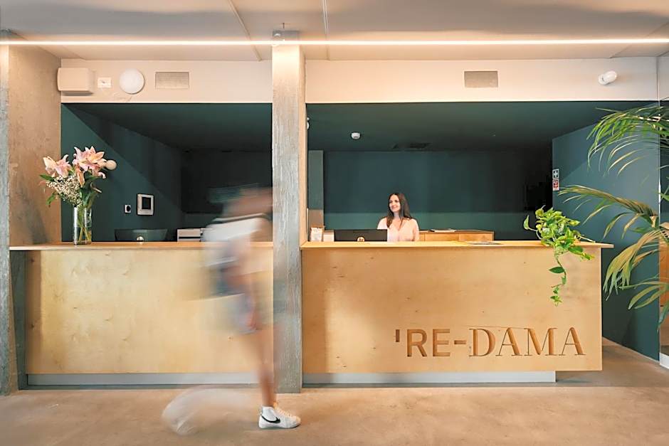'RE-Dama Hostel