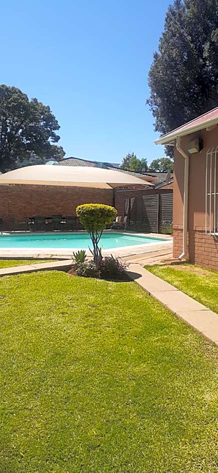 Hazelonz Bed &Breakfast