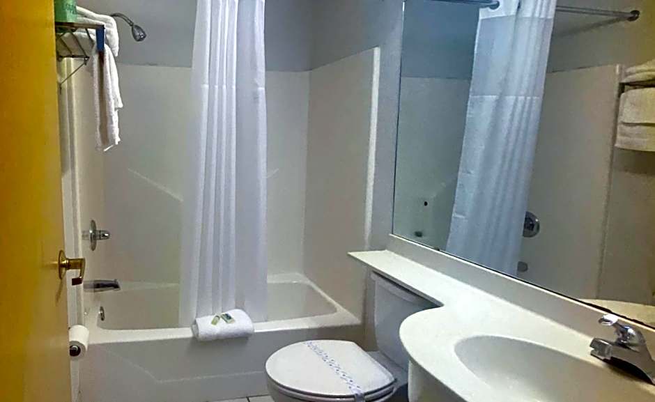 Motel 6 McAlester OK - South