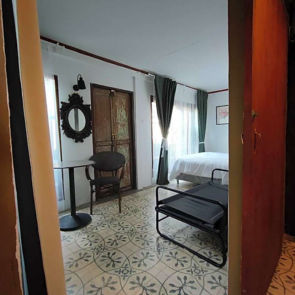 Non House Bangkok บ้านนอนโฮสเทล