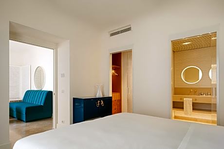 Junior Suite with Partial Sea View