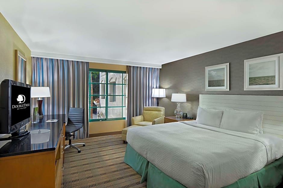 Photo 1 of 9 of 1 King Bed, Marina View, Balcony