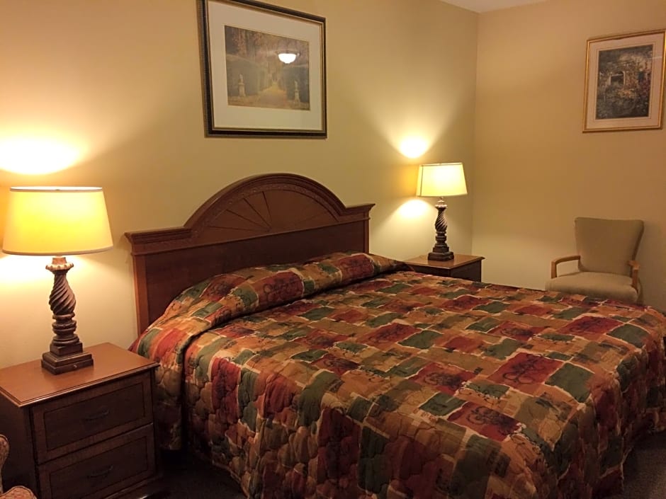 Country Regency Inn & Suites