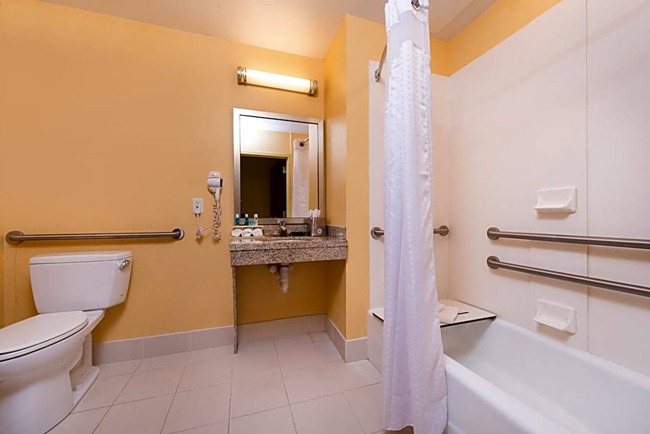 Holiday Inn Express and Suites Dickson City By IHG