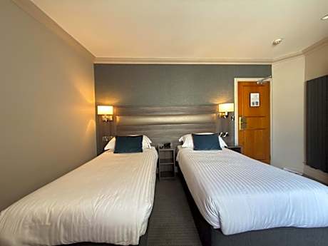 Standard Room – Saturday Night Tribute Package