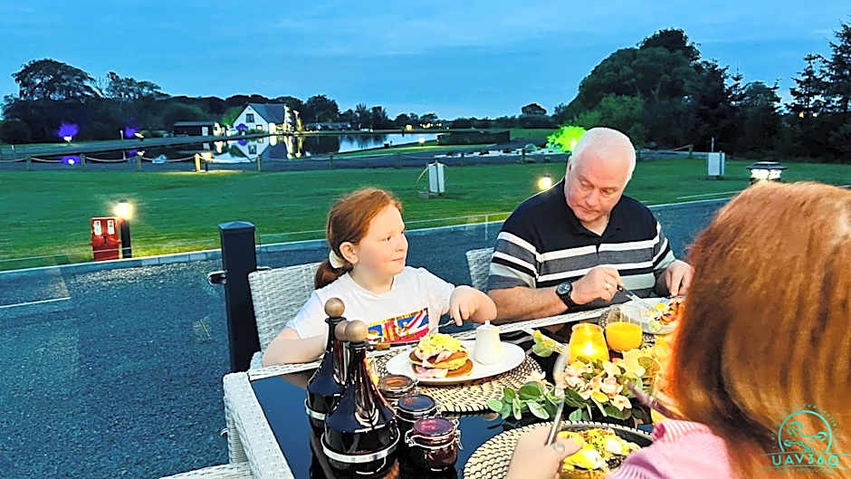 Arranview Lochside Pods & Lodges all with private Hot-tubs