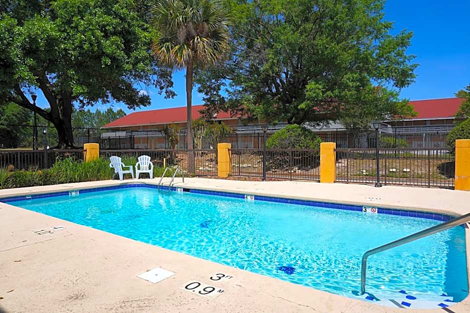 Fairview Inn & Suites Mobile