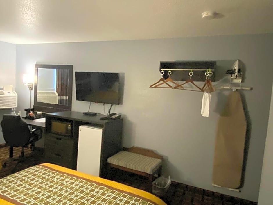 Faribault Hometown Inn & Suites