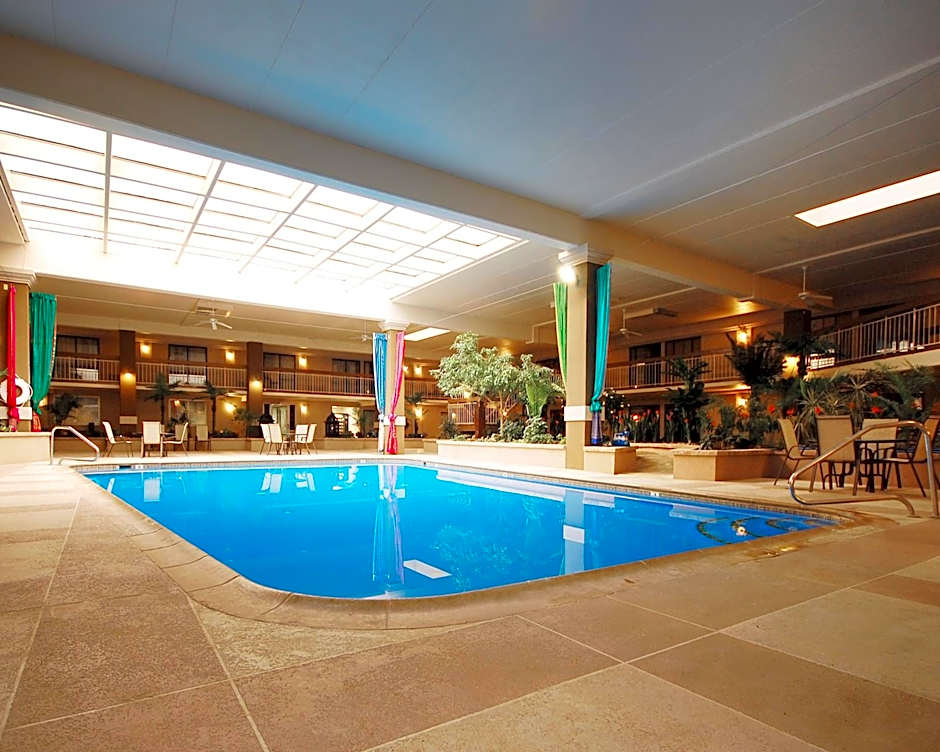 Plaza Inn & Suites