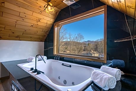 The Haüs Windham - Luxury Suites, Hot Tub, Mountain Views!