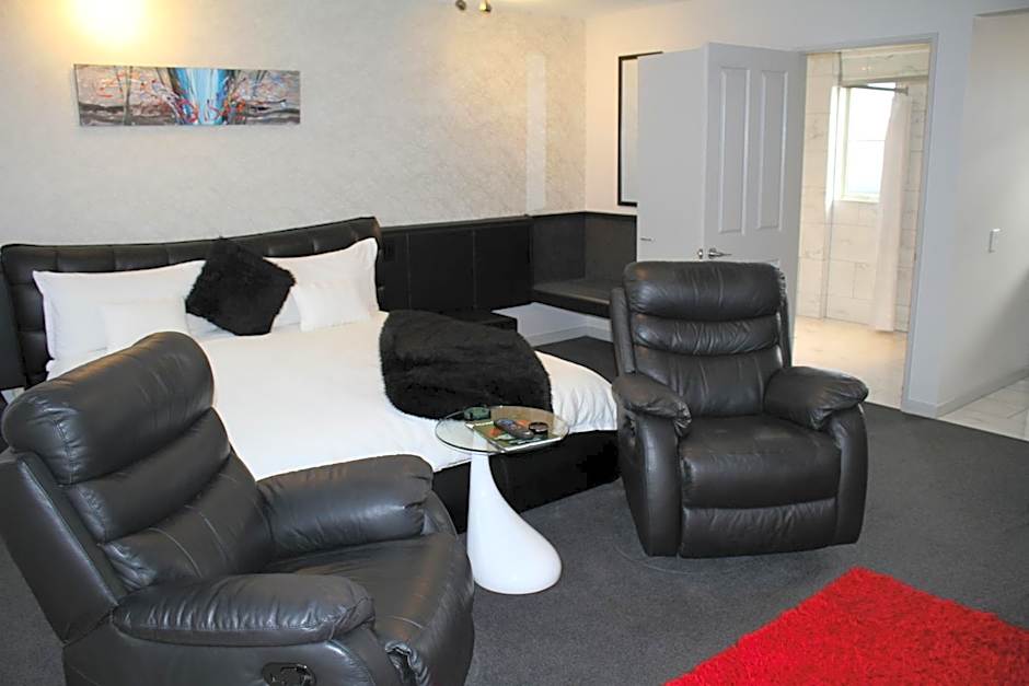 Birchwood Manor Motel