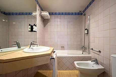 Double or Twin Room with Extra Bed