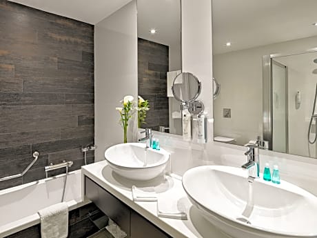 Single Use Comfort with Garden View