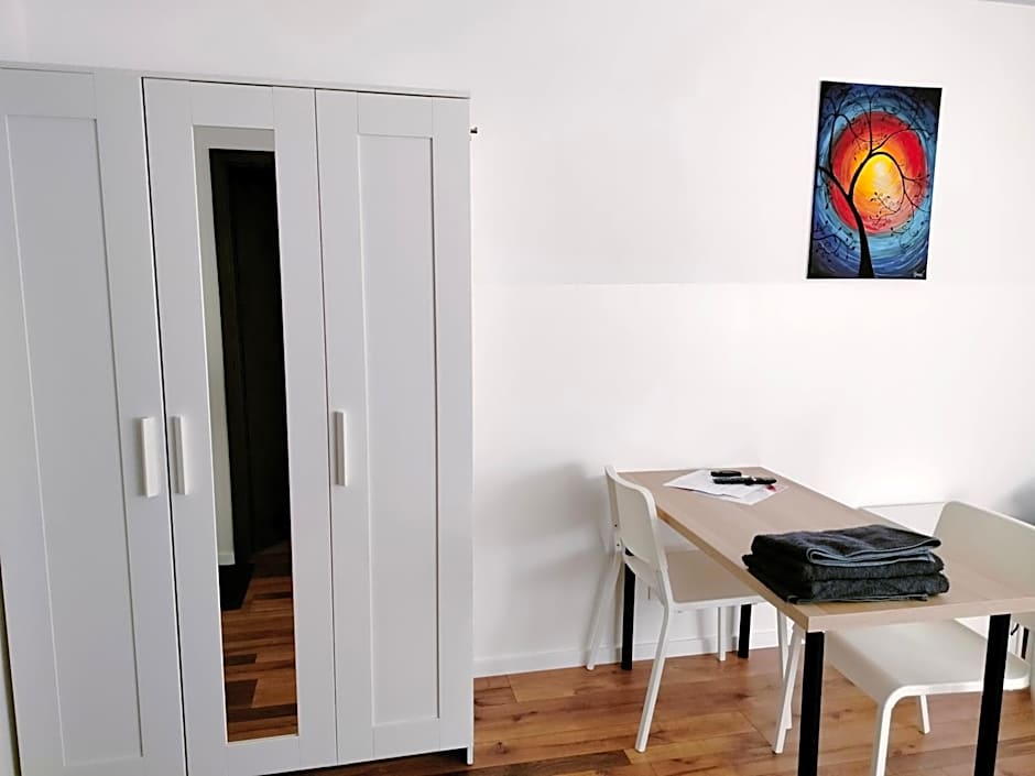 Dimael Hostel & Apartments