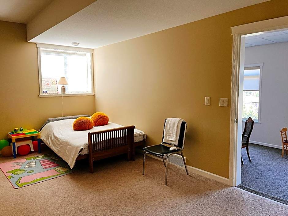 Peaceful and Spacious Lake View