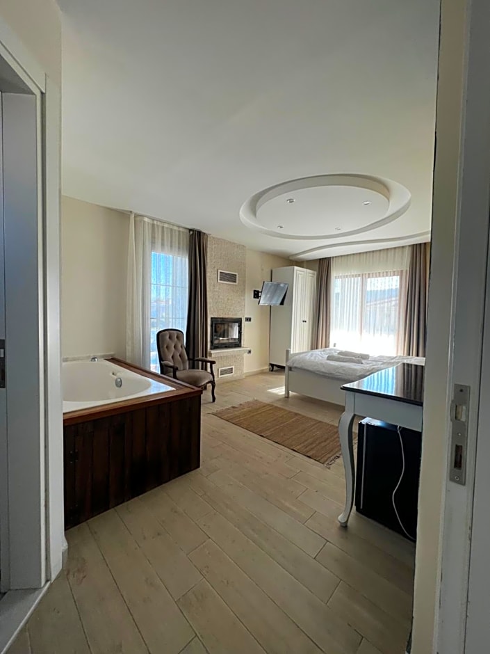 La Mira Suites